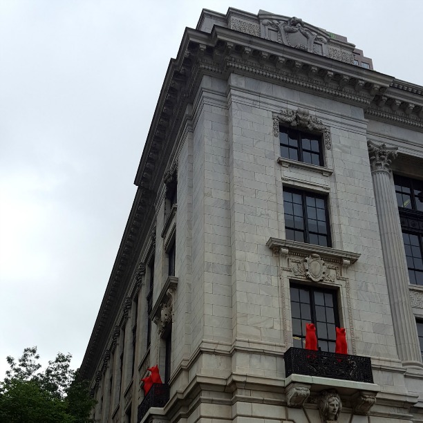 Outdoor Art in Downtown Cleveland | Giant Animal Art takes over downtown Cleveland and adds a splash of color to the city. Click through for more pictures!